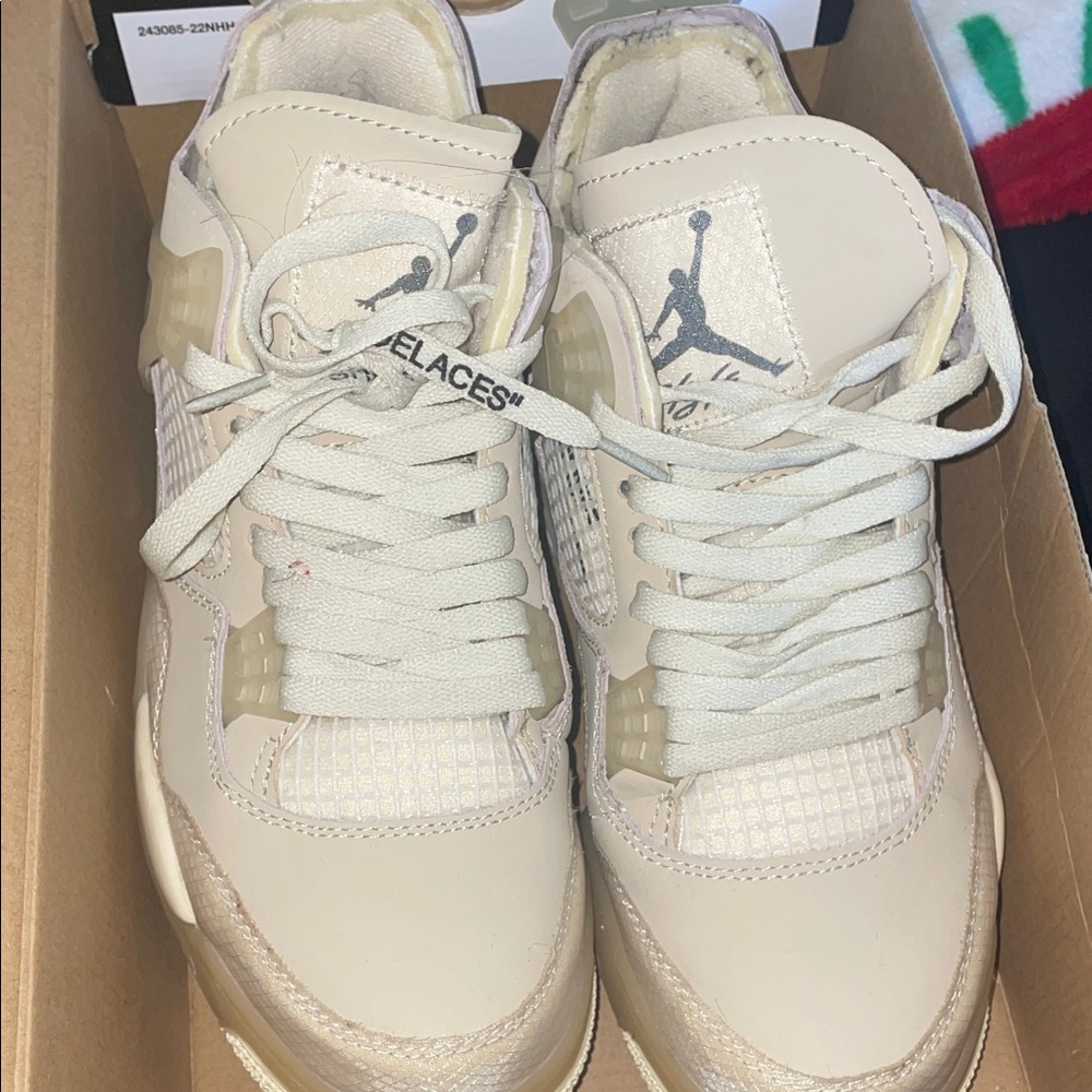 Nike Air Jordan 4 Retro in Cream White